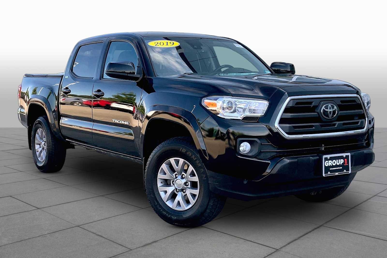 Used 2019 Midnight Black Metallic Toyota SR5 image 3
