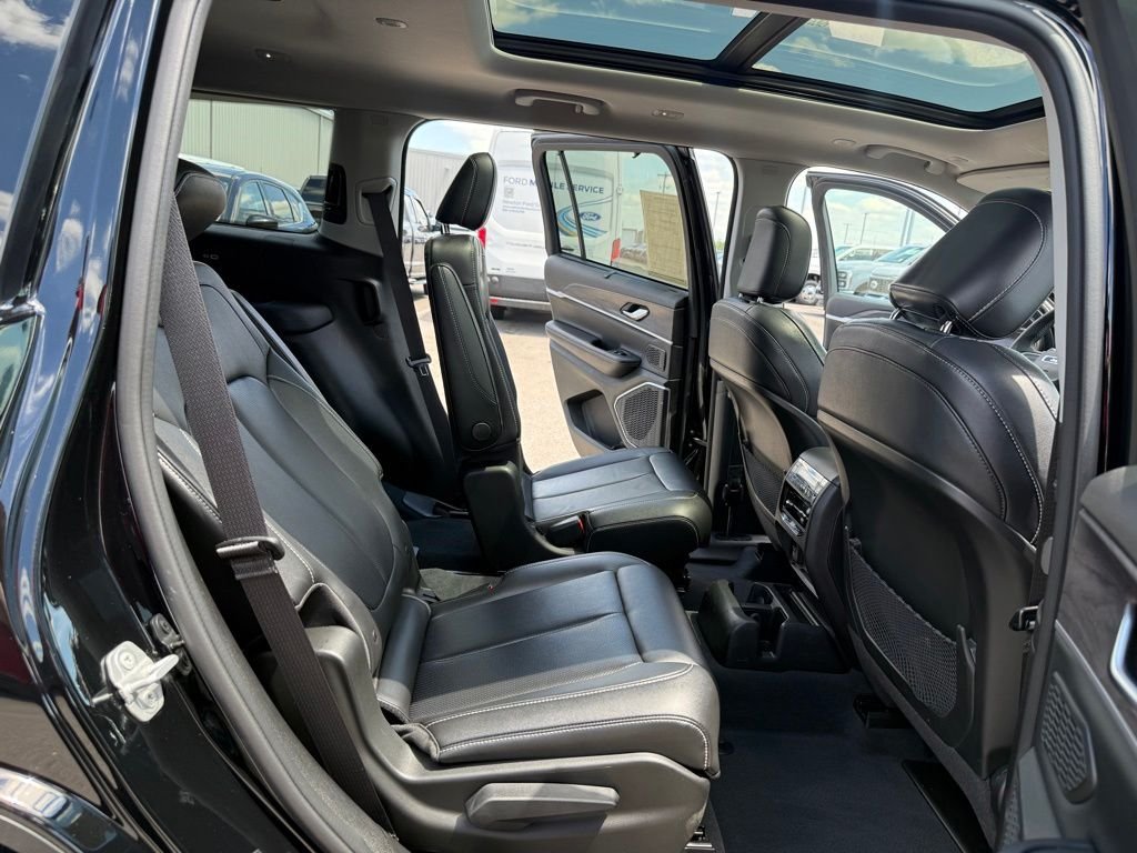 Used 2023 Black Jeep Limited image 22