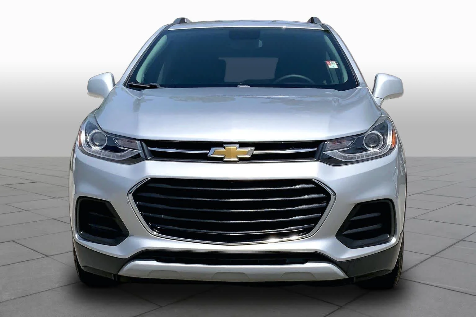 Used 2017 Silver Ice Metallic Chevrolet LT image 4