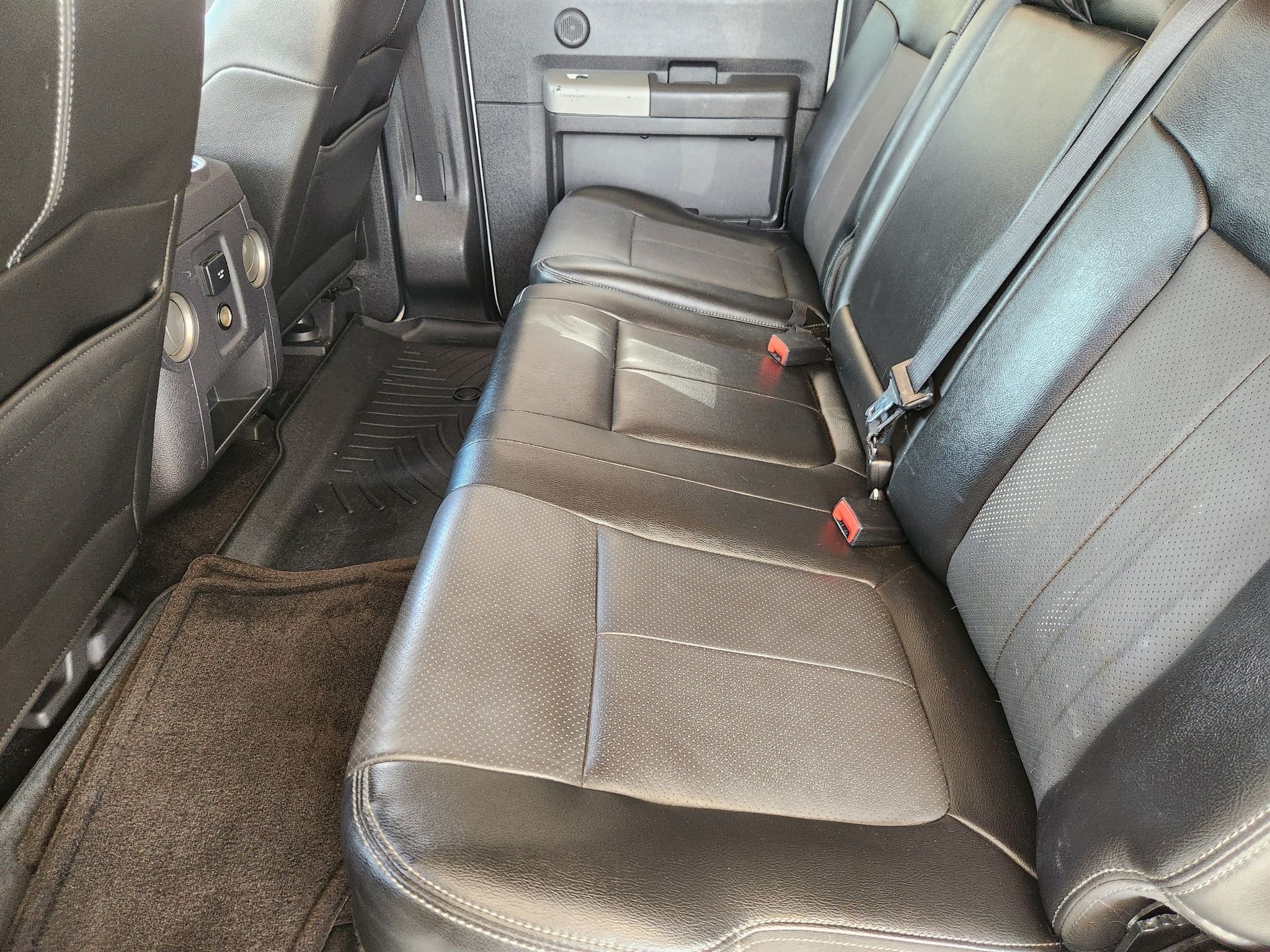 Used 2015 White Platinum Metallic Tri-Coat Ford Lariat image 32