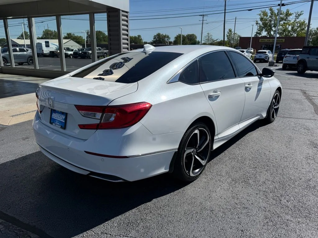 Used 2021  Honda EX-L image 5
