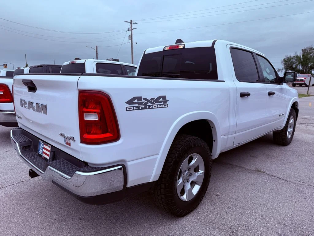 Used 2025 White Ram Big Horn/Lone Star image 16