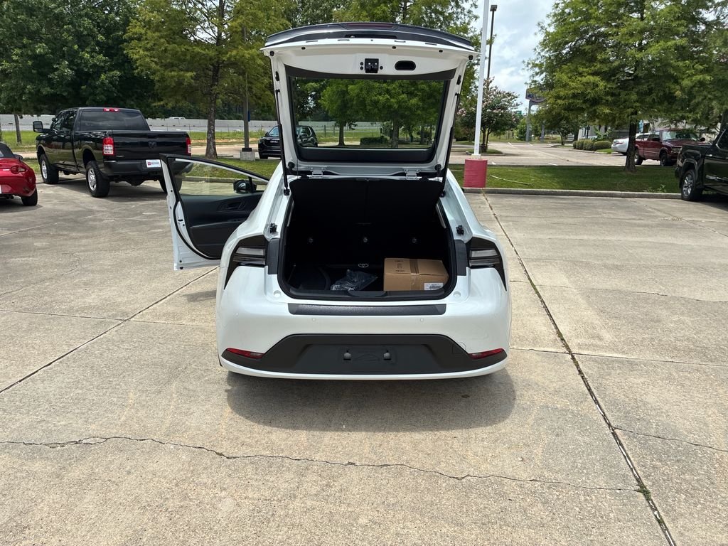 New 2026 WIND CHILL PEARL Toyota SE image 36