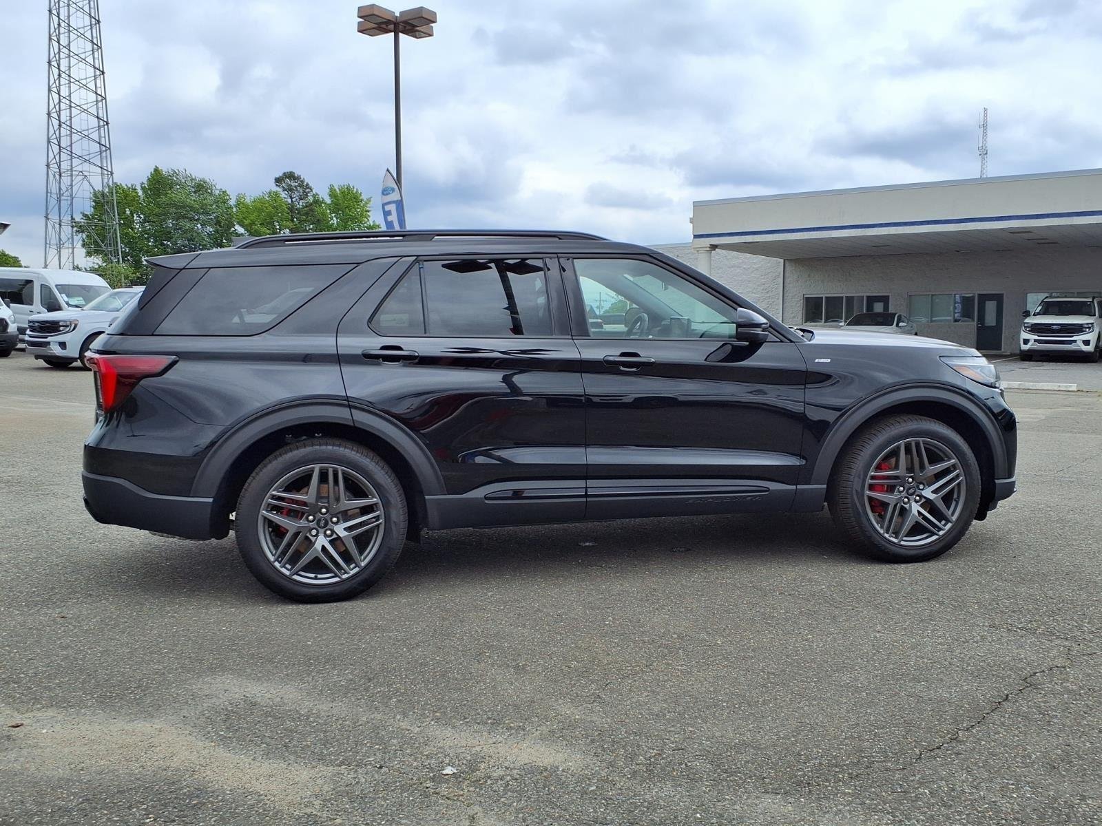 New 2026 Agate Black Metallic Ford ST-Line image 10