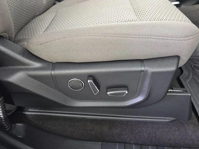 Used 2018 Blue Ford XLT image 30