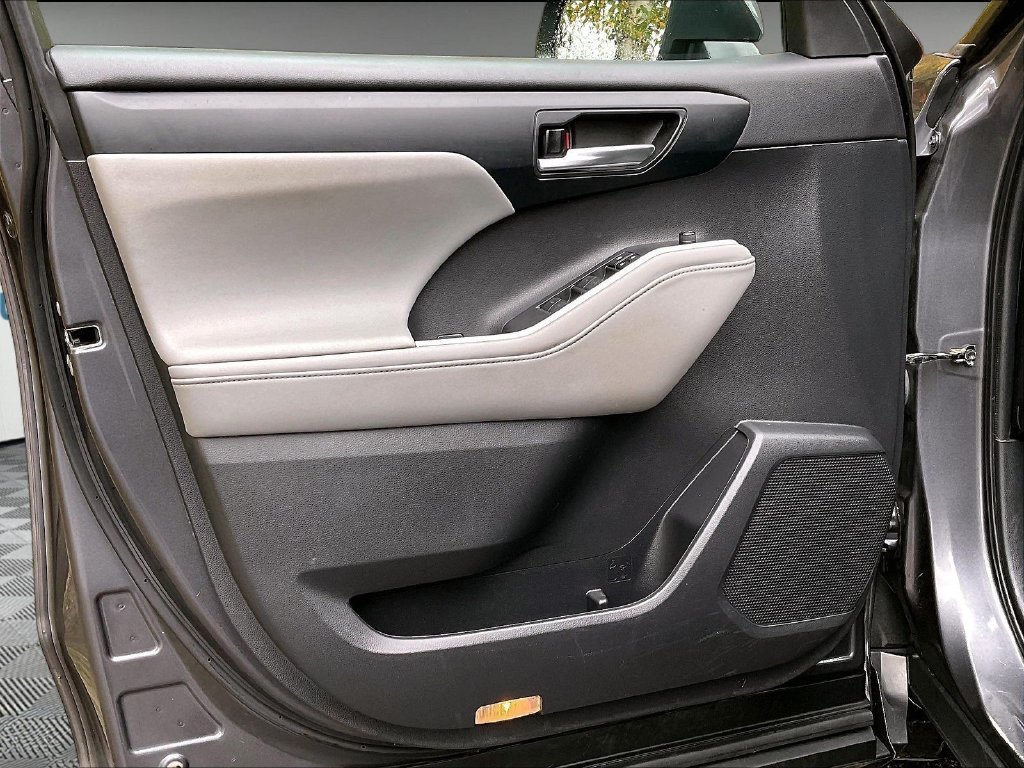 Used 2021 Magnetic Gray Metallic Toyota XLE image 9