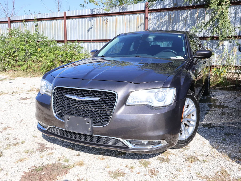 Used 2019 Chrysler 300 Touring with VIN 2C3CCAAG1KH755439 for sale in Ozark, MO