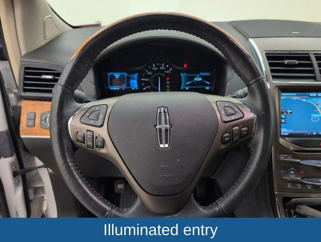 Used 2015 White Lincoln Base image 34