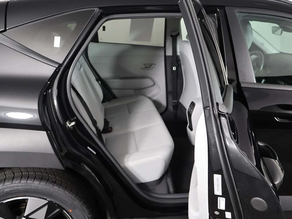 Used 2024 Black Hyundai SEL image 31