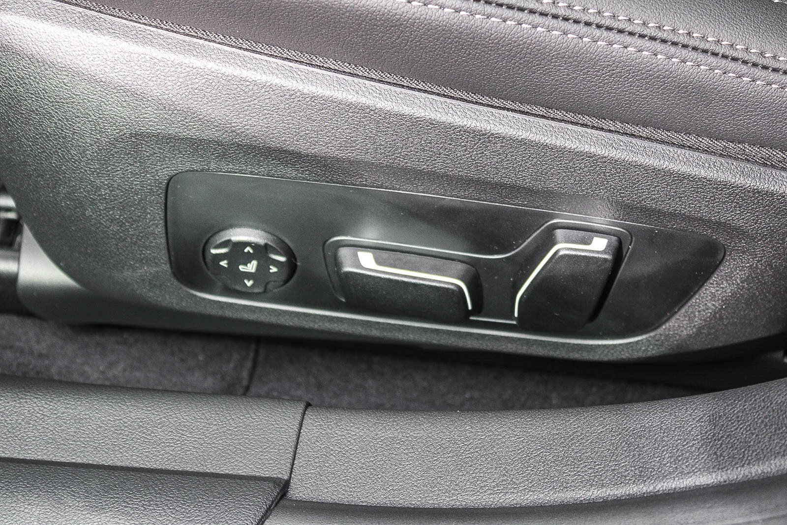 New 2026 Brooklyn Grey Metallic BMW eDrive40 image 21