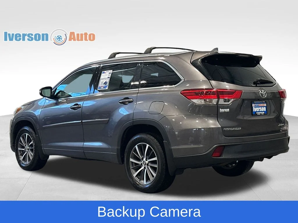 Used 2018 Gray Toyota XLE image 7