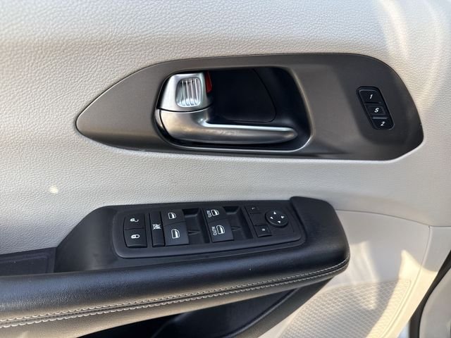 Used 2023 Silver Chrysler Touring L image 16