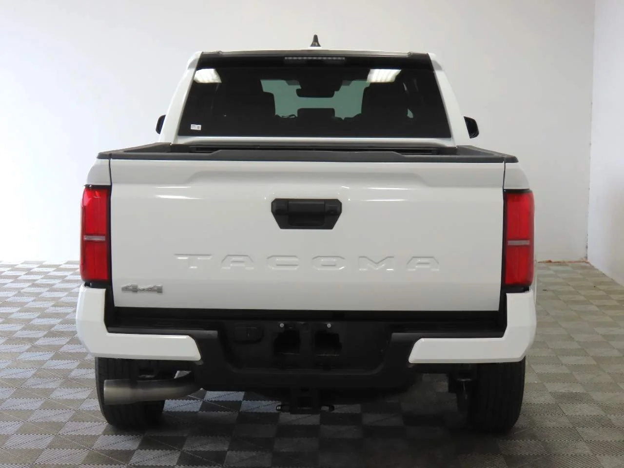 Used 2025 Ice Toyota SR5 Crew Cab image 4