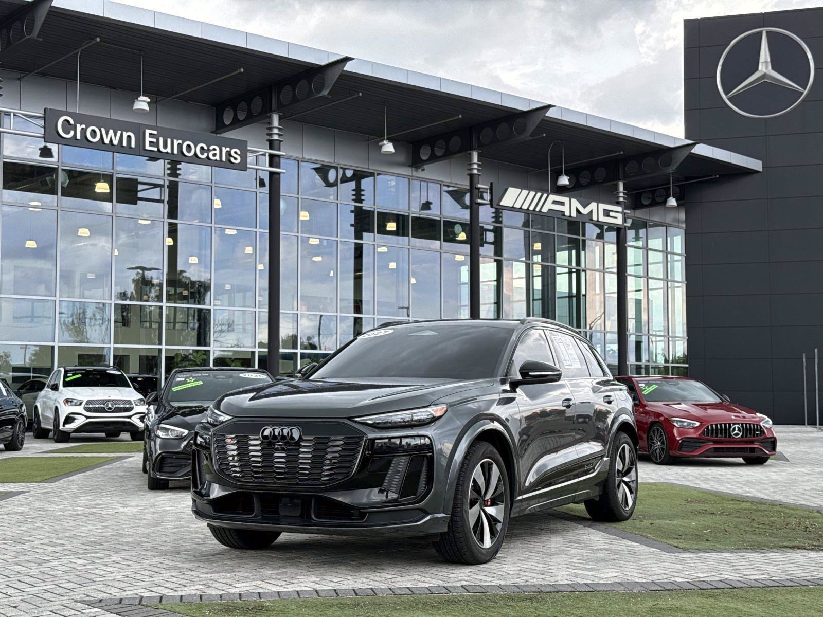 Daytona Gray Pearl Effect 2027 Audi SQ6 e-tron