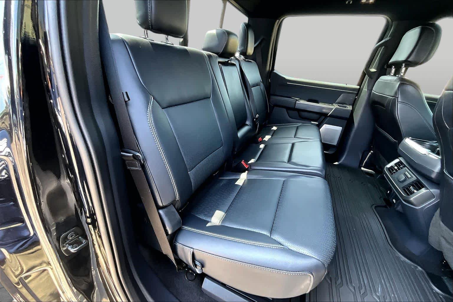 Used 2024 Agate Black Metallic Ford LARIAT image 22