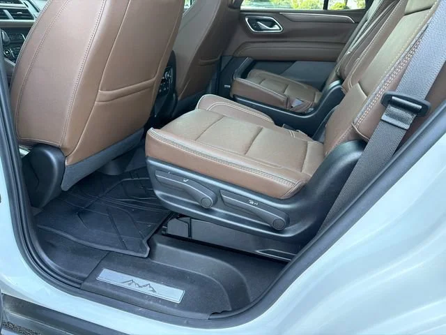 Used 2023 Iridescent Pearl Tricoat Chevrolet High Country image 21