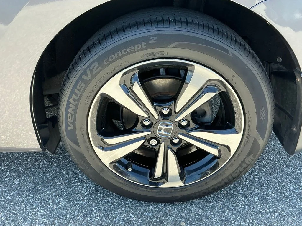 Used 2014  Honda EX image 17