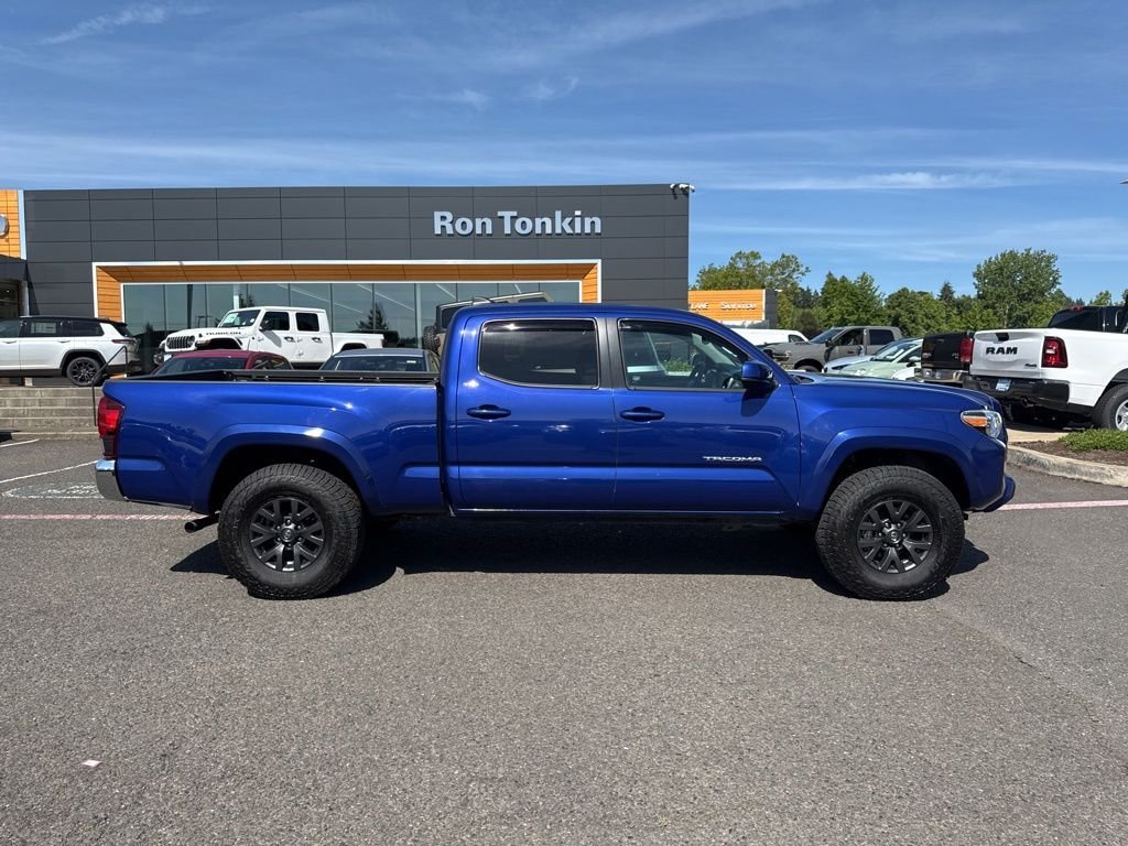 Used 2022 Blue Crush Metallic Toyota SR5 image 13