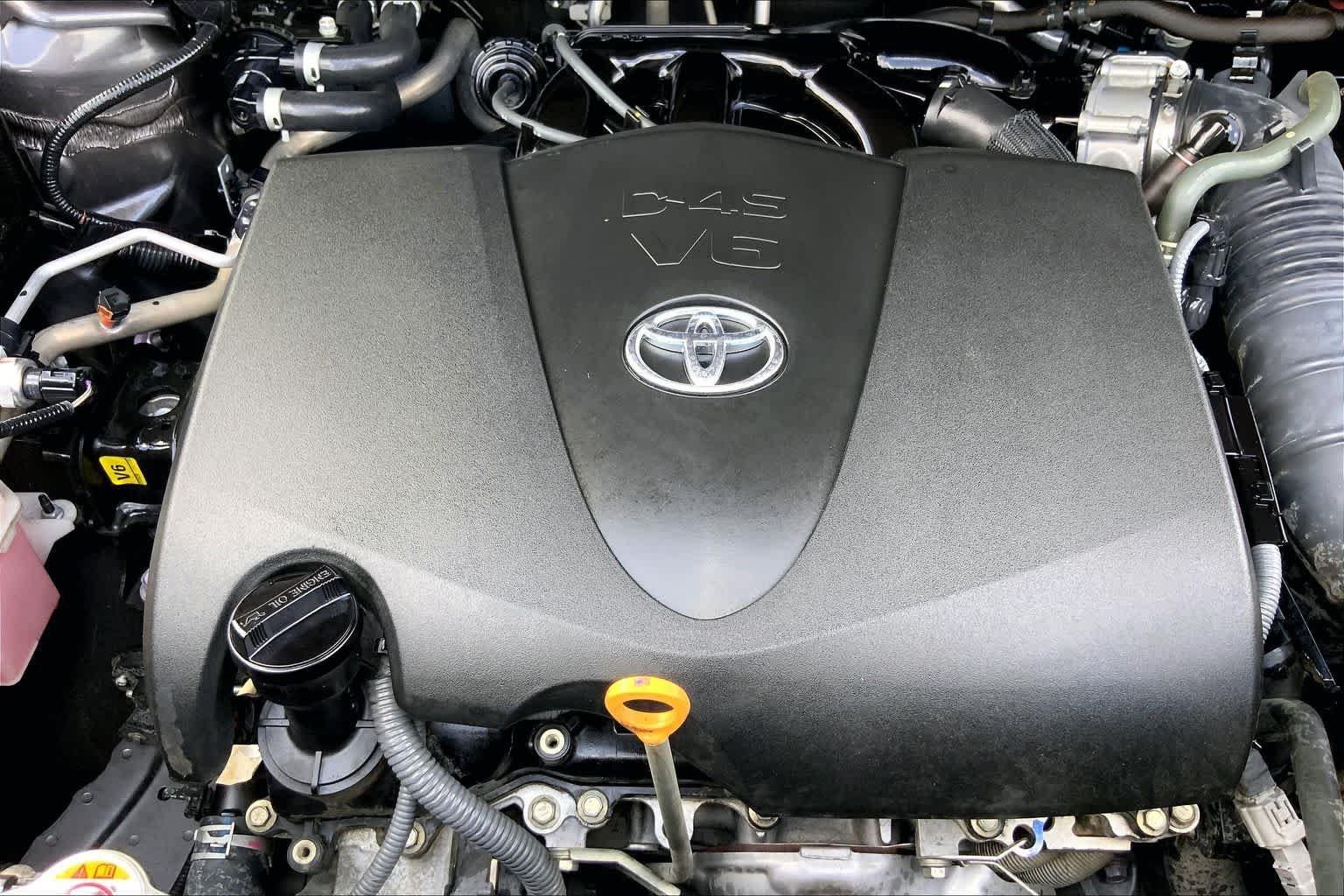 Used 2021 Magnetic Gray Metallic Toyota LE image 32