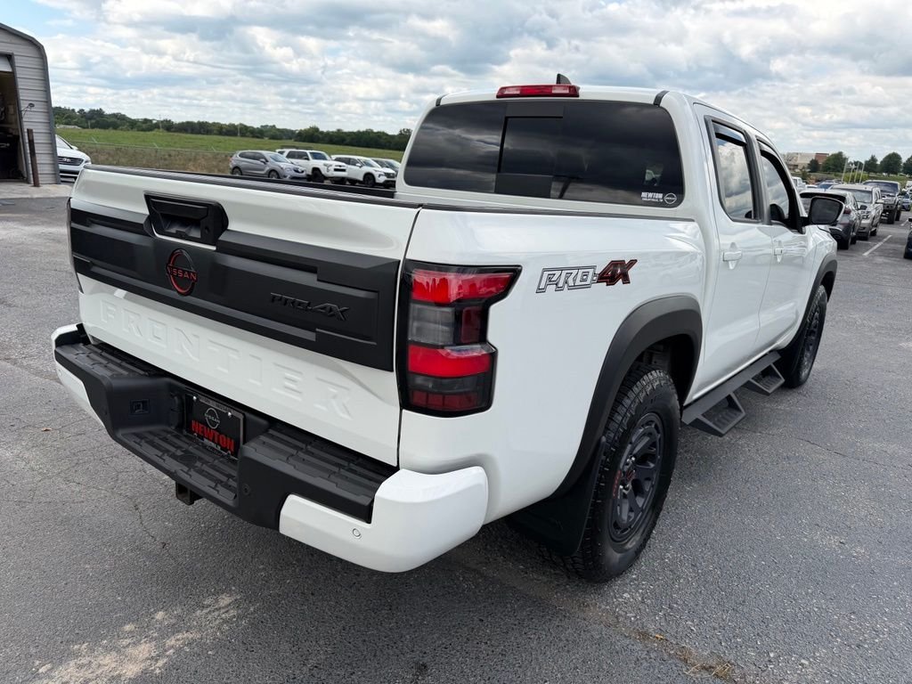 Used 2025 White Nissan PRO-4X image 34