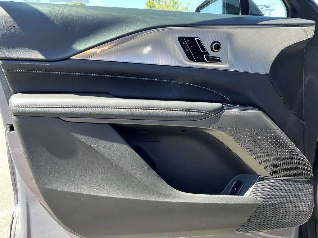 2024 Cadillac LYRIQ Tech - Photo 25