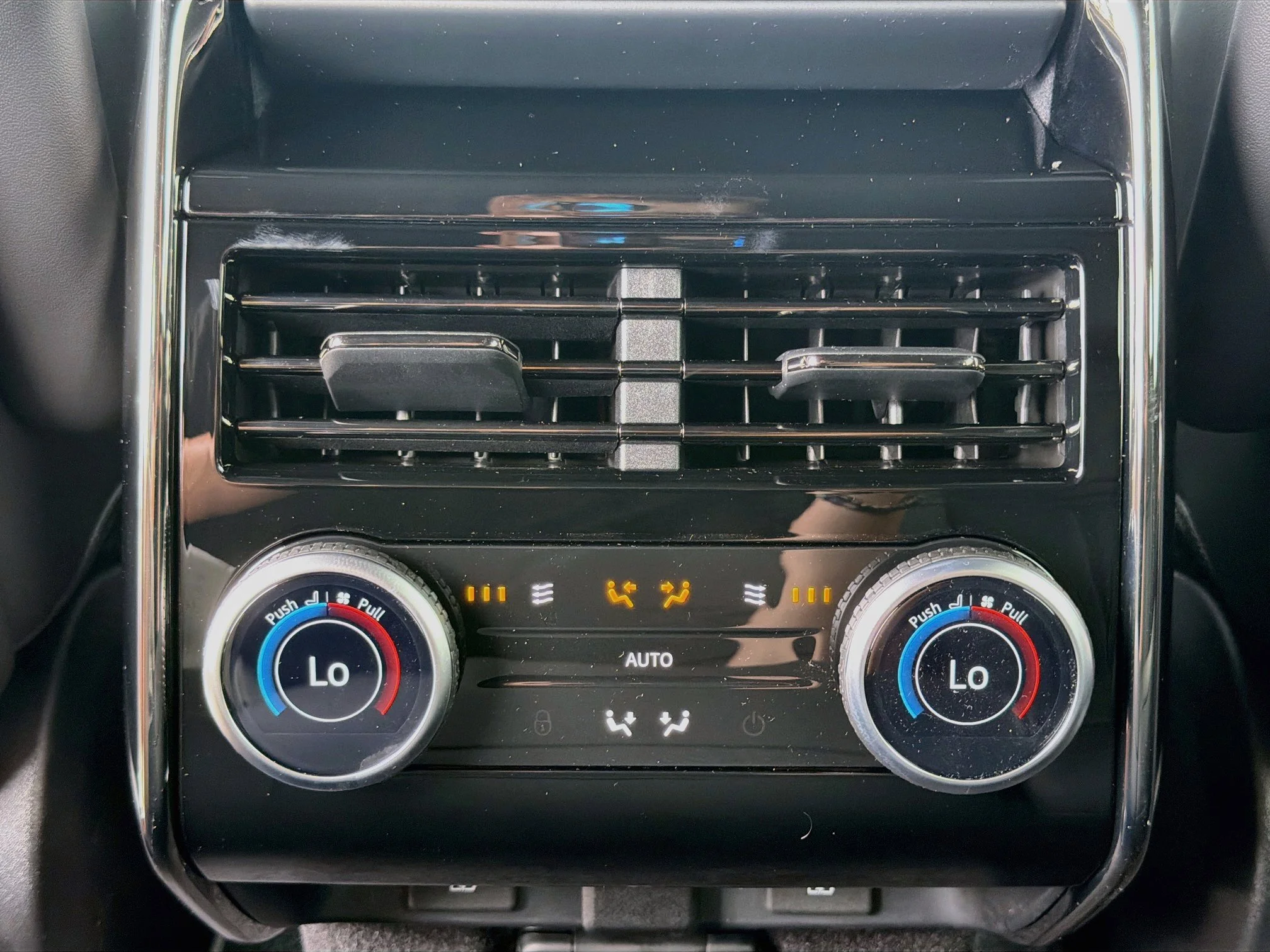 New 2026 Santorini Black Land Rover Dynamic SE image 21