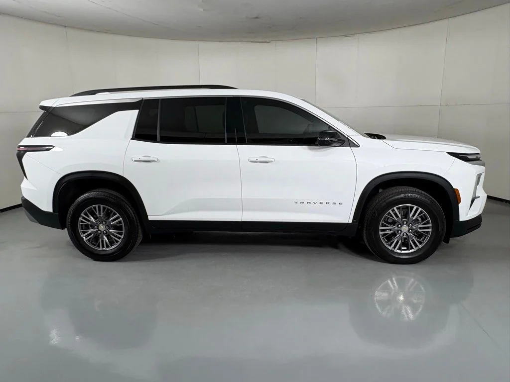 Used 2025 White Chevrolet LT image 9