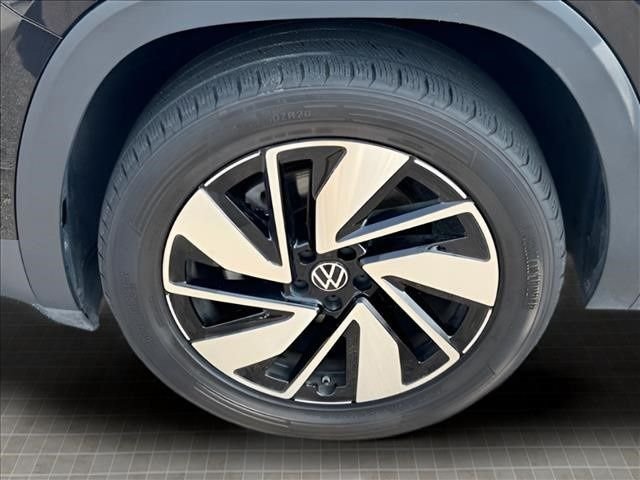 Used 2025  Volkswagen 2.0T SE w/Technology image 21