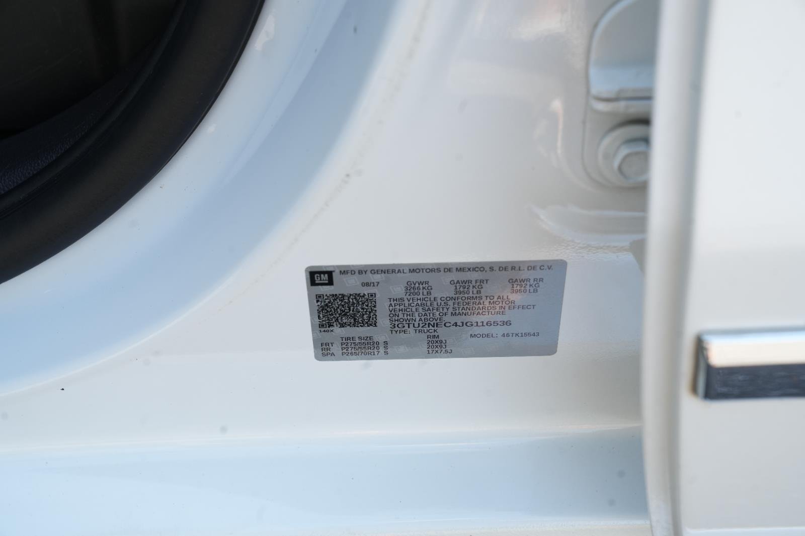 Used 2018 WHITE FROST TRICOAT GMC SLT image 40