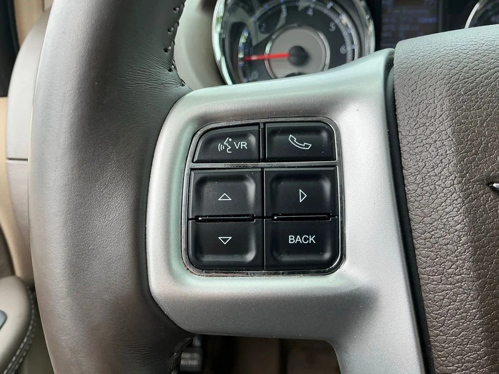Used 2014 White Chrysler Touring-L image 42