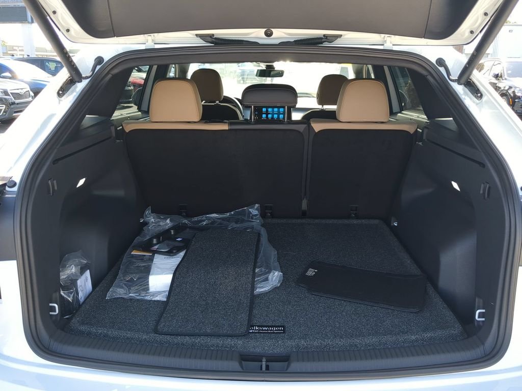 New 2026 White/off-white Volkswagen 2.0T SE w/Technology image 9
