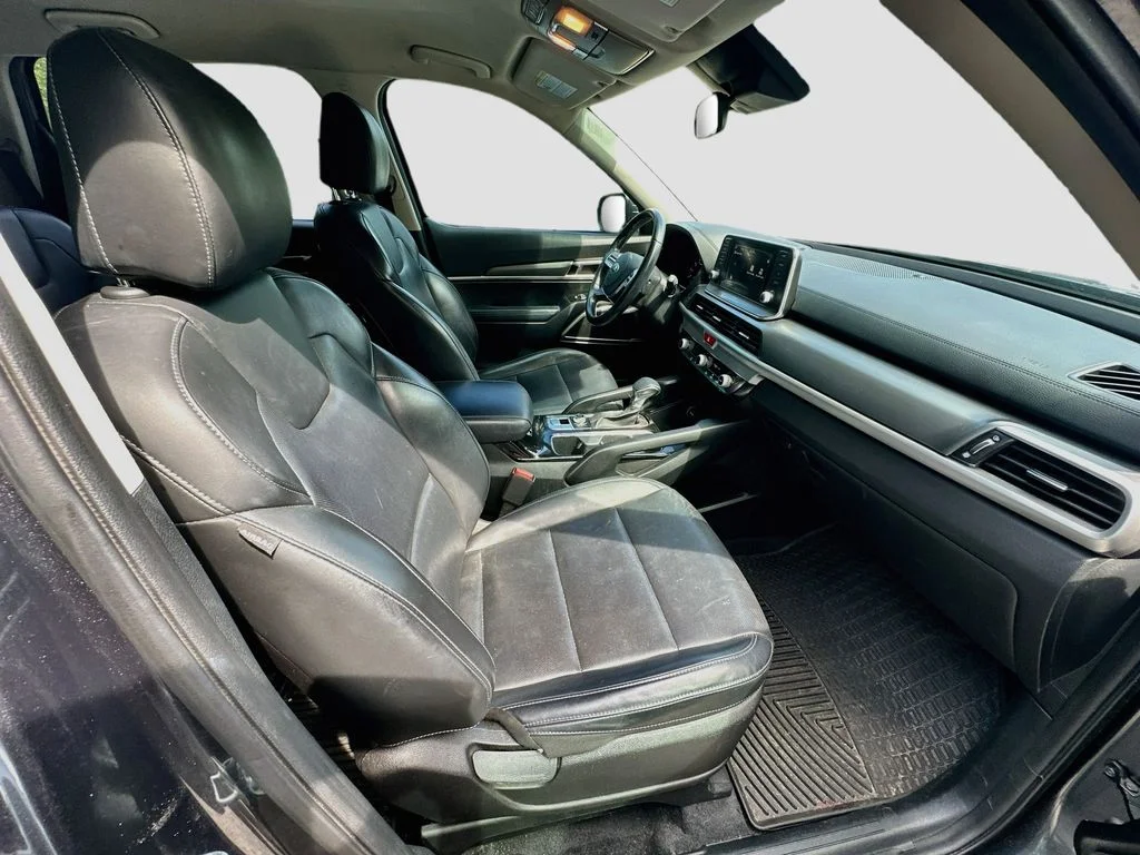 Used 2021 Grey Kia LX image 28