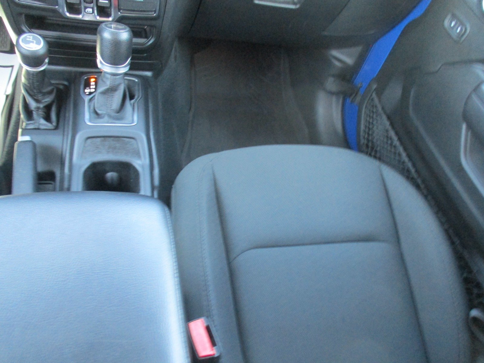 Used 2022 HYDRO BLUE Jeep Sport image 19