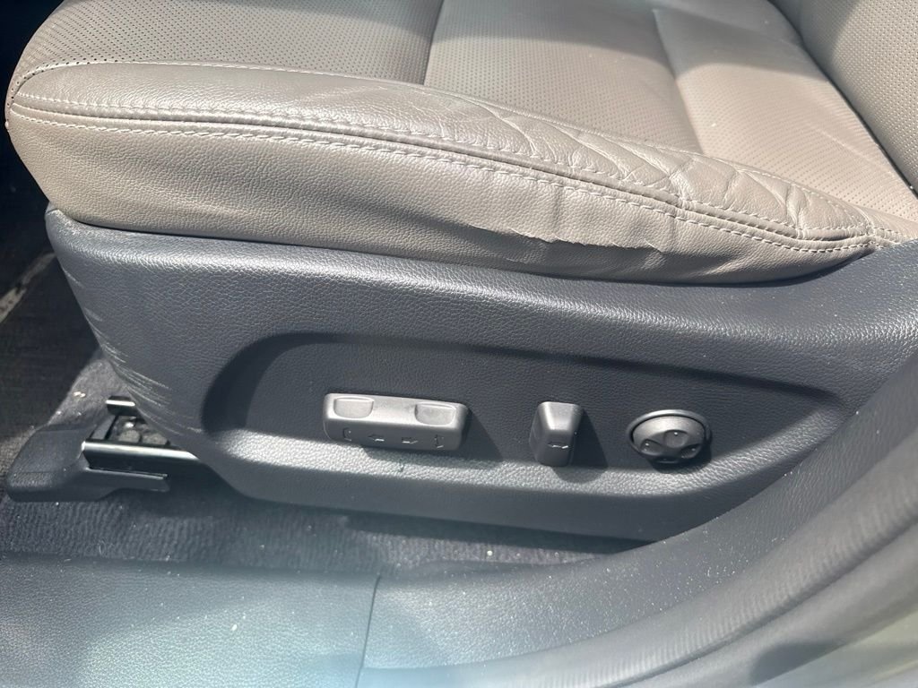 Used 2015 Frost Hyundai Limited image 15
