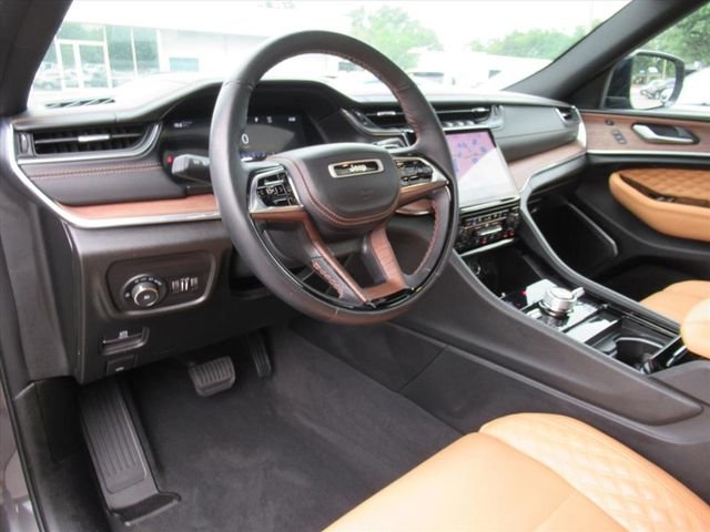 Used 2023 Gray Jeep Summit image 17