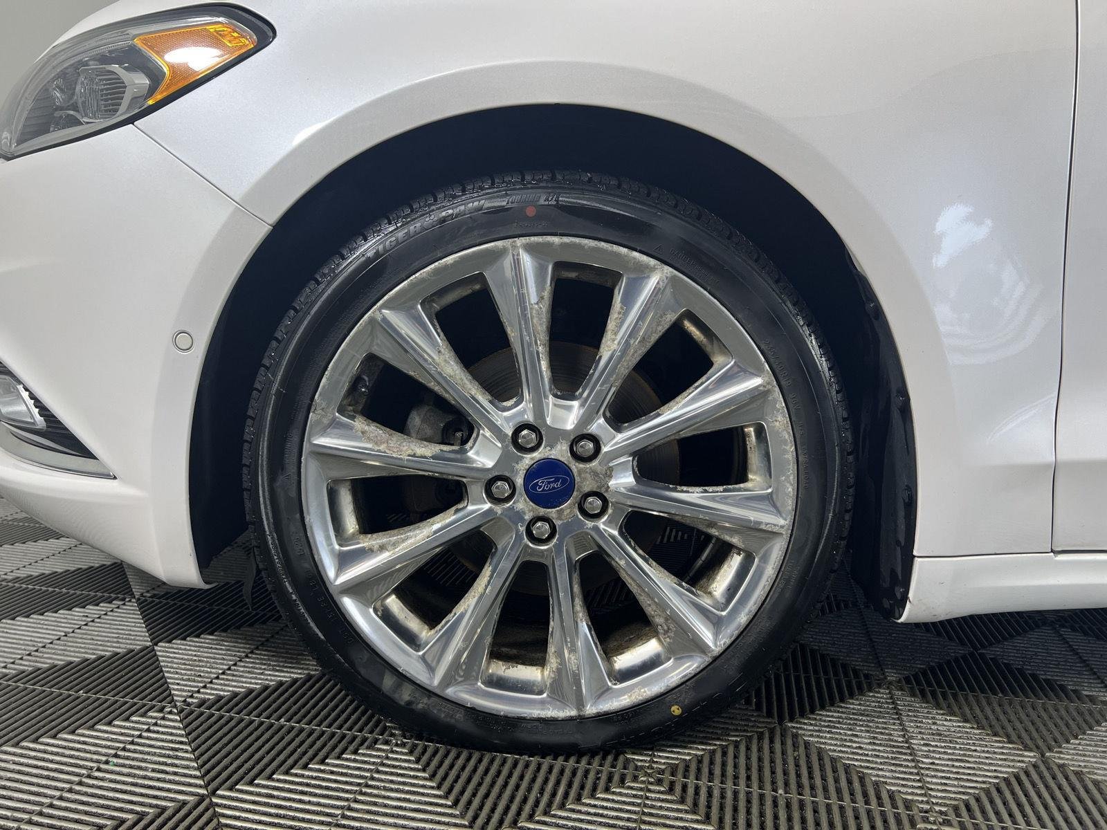 Used 2017 White Platinum Metallic Tri-Coat Ford Platinum image 9