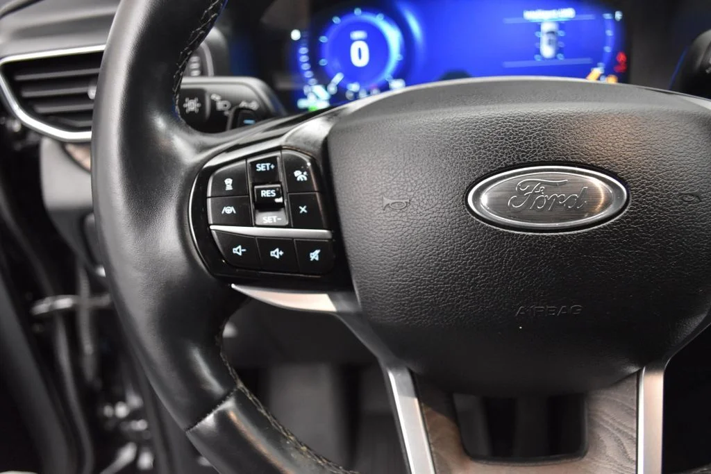 Used 2021 Black Metallic Ford Platinum image 12