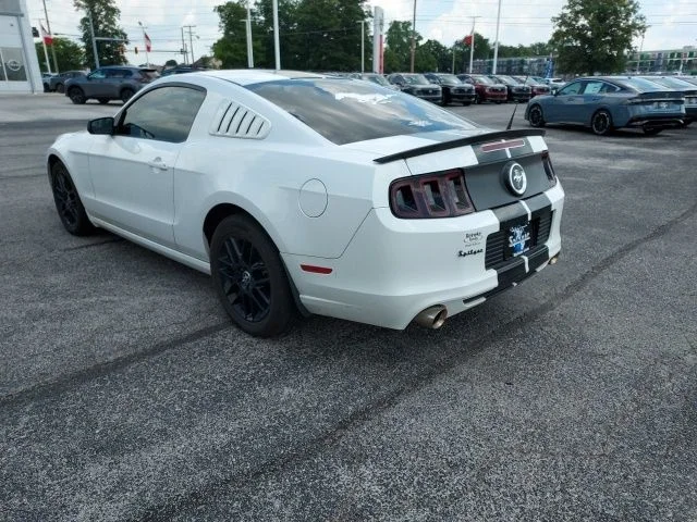 Used 2014 White Ford V6 image 7