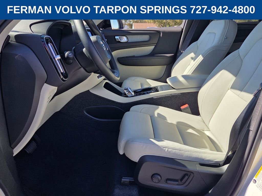 2026 Volvo XC40 Plus - Photo 13