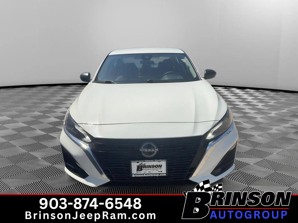 Used 2025 Glacier White Nissan SV image 2