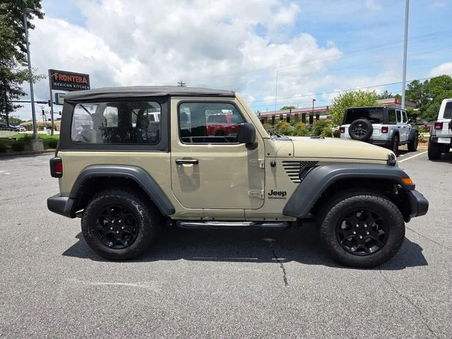 Used 2022  Jeep Sport image 10
