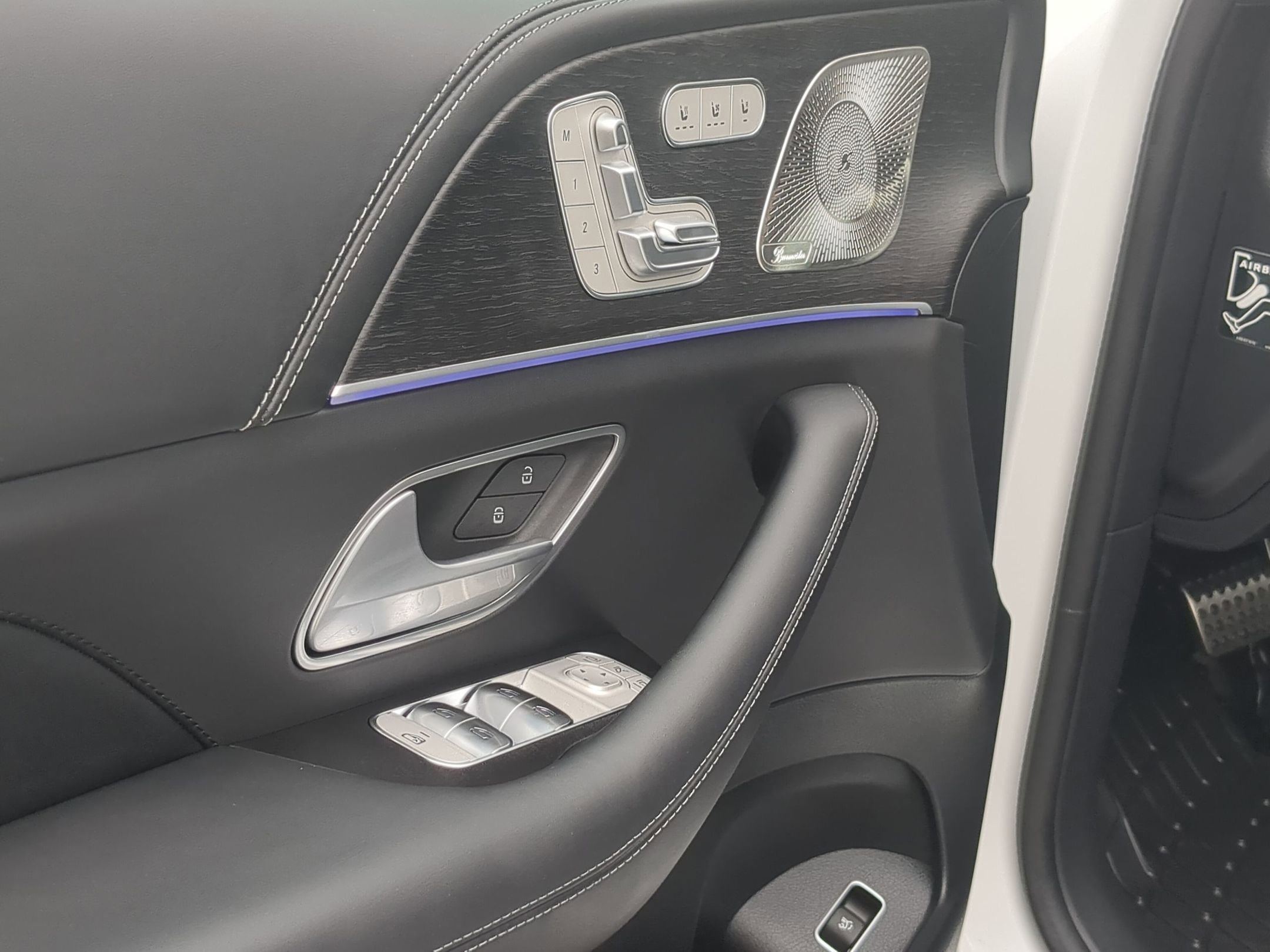New 2026 MANUFAKTUR Moonlight White Metallic Mercedes-Benz AMG® GLE 63 S 4MATIC+ Coupe image 54