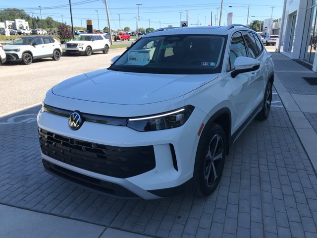 New 2026 Pure White Volkswagen SE image 4