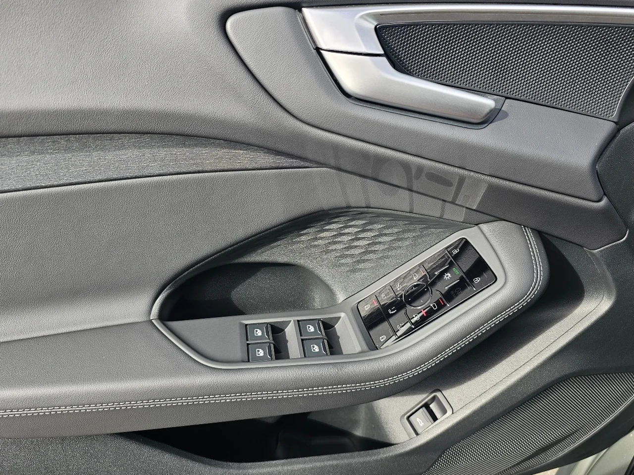 Used 2025 Chronos Gray Metallic Audi 2.0T Premium image 10