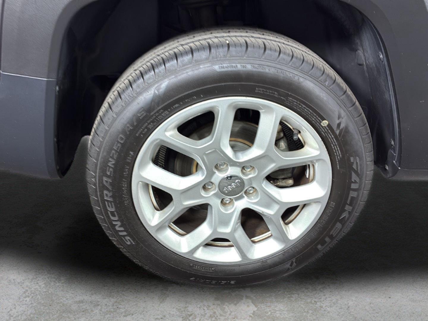 Used 2017 Granite Crystal Metallic Clearcoat Jeep Latitude image 14