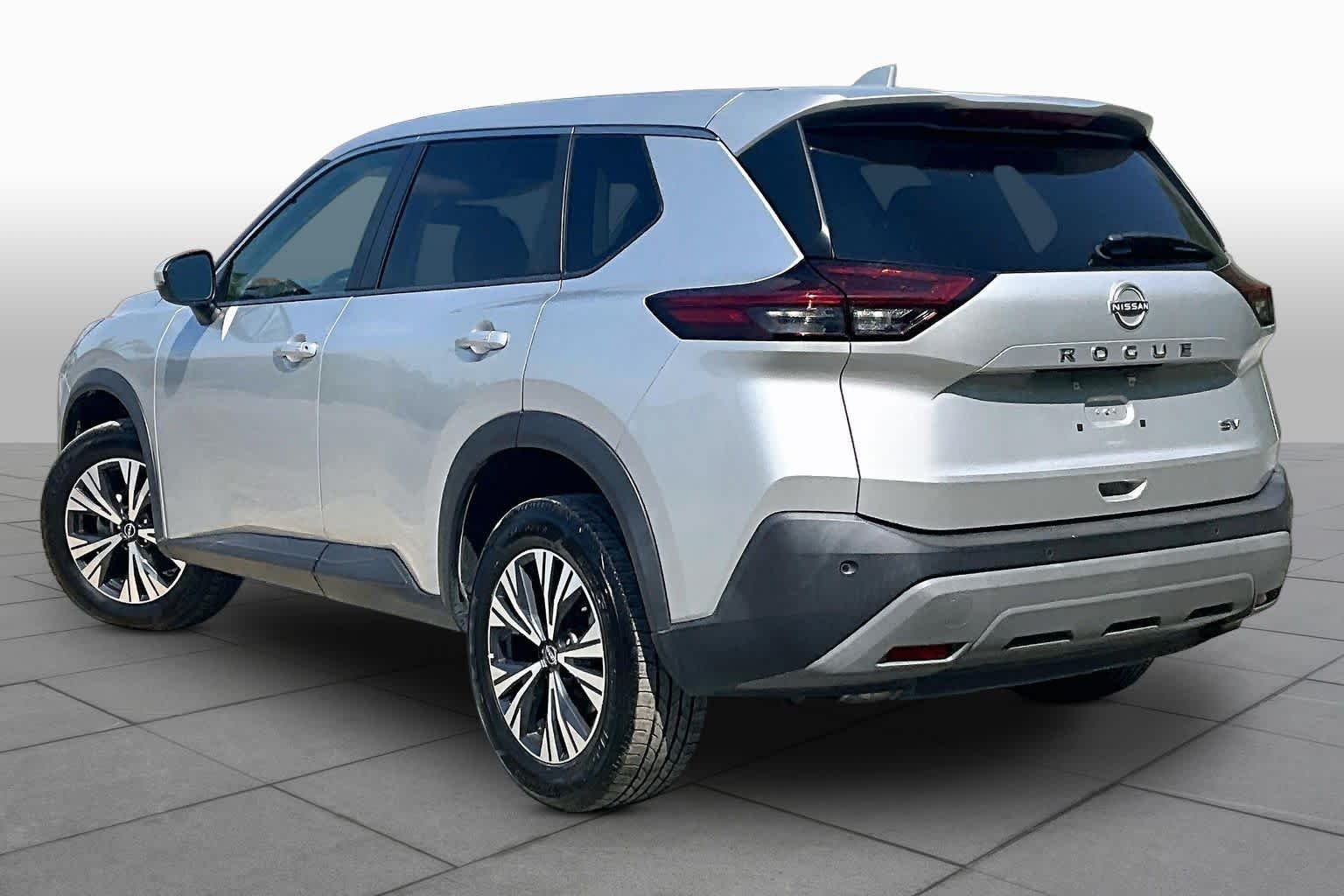 Used 2022 Brilliant Silver Metallic Nissan SV image 12