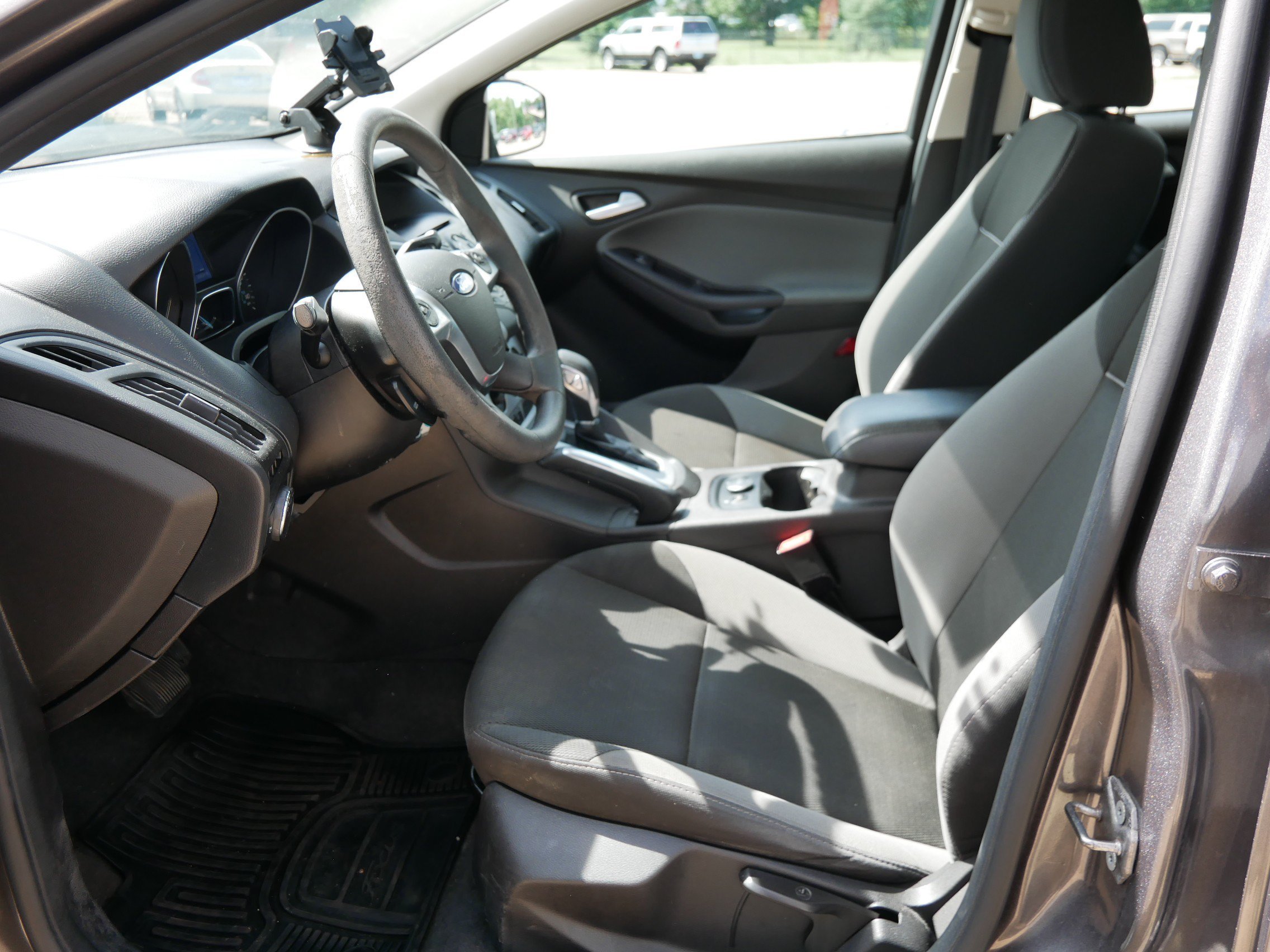Used 2013 Gray Ford SE image 10