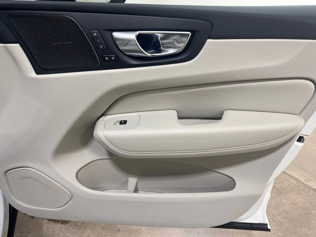 New 2026 Crystal White Volvo T8 Ultra image 26
