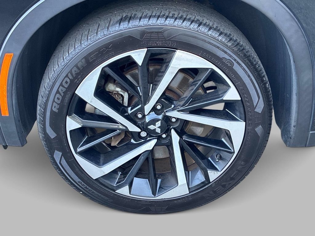 Used 2024  Mitsubishi SE Black Edition w/Pano Roof image 20