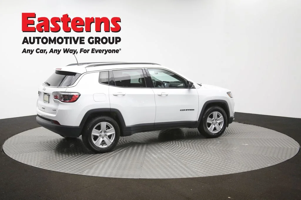 Used 2022 White Jeep Latitude image 42